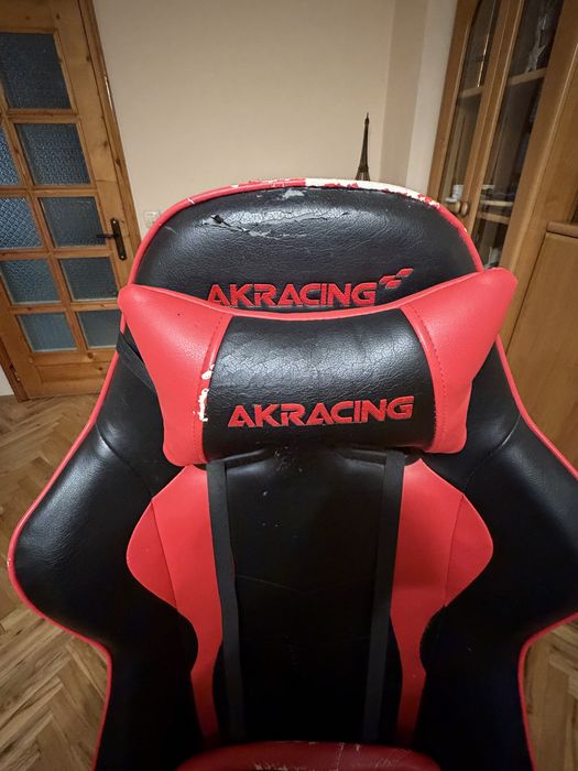 Продавам геймърски стол AKRACING – черно/червен