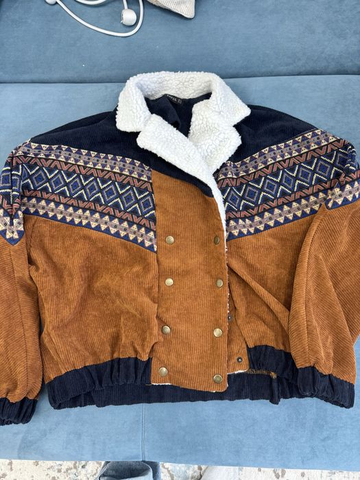 Продам бомбер  не теплая