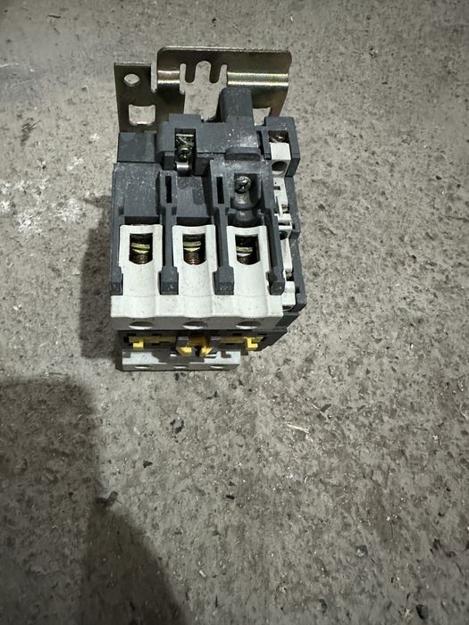 Контактор кми-35012