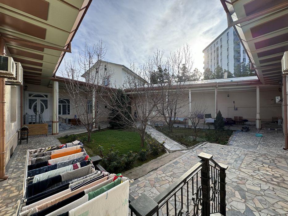 Uy sotiladi 6.5 sotok uchastka 1-liniyada, 2chimboy ko’cha