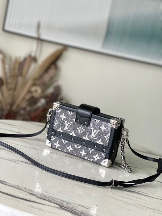 Дамска чанта clutch лв монограм нова колекция