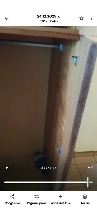 Продавам двукрилен гардероб