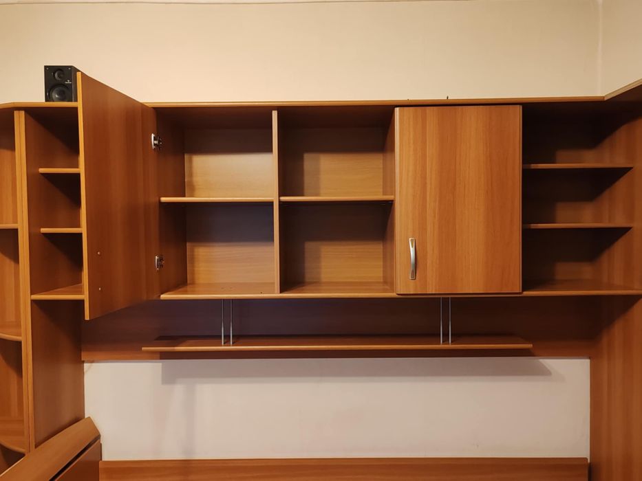 Продавам секция с легла, гардероб и  скрин