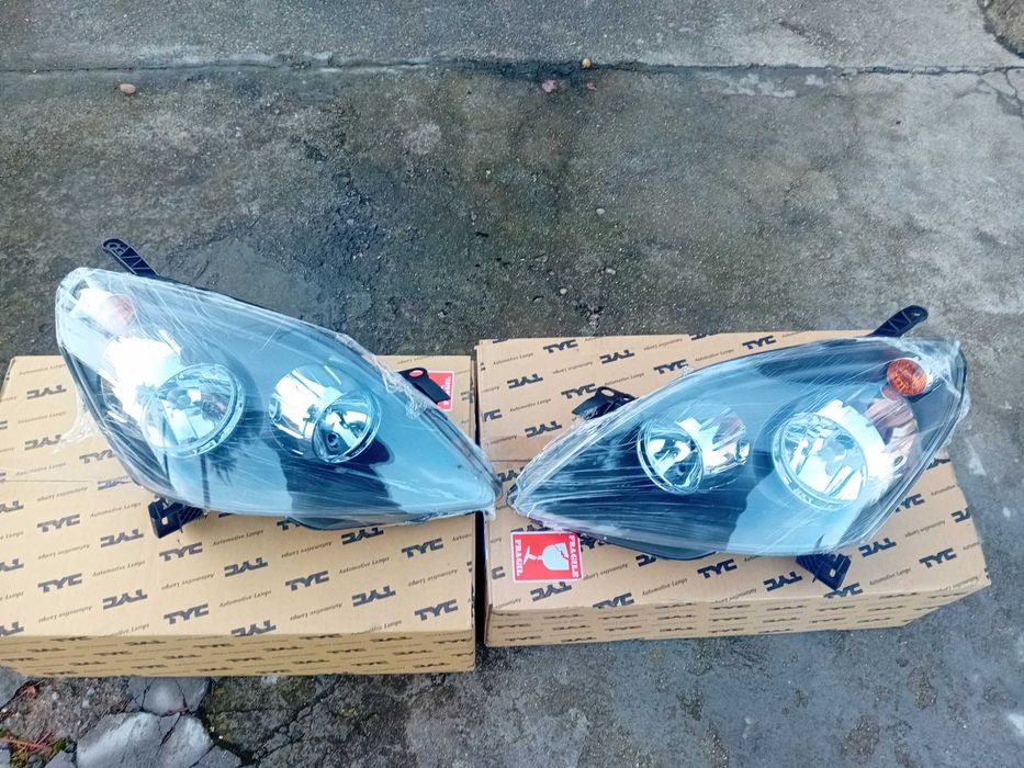 Фар Опел Зафира Б