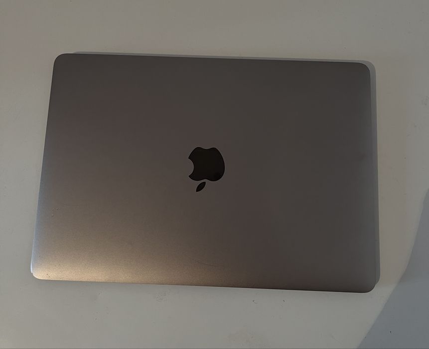 Продается Macbook,не пользовались особо