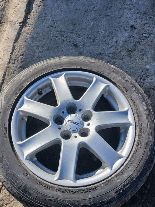 Vând jante ford.