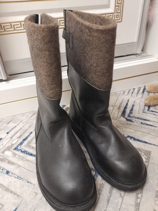 Продаются сапоги зимние.