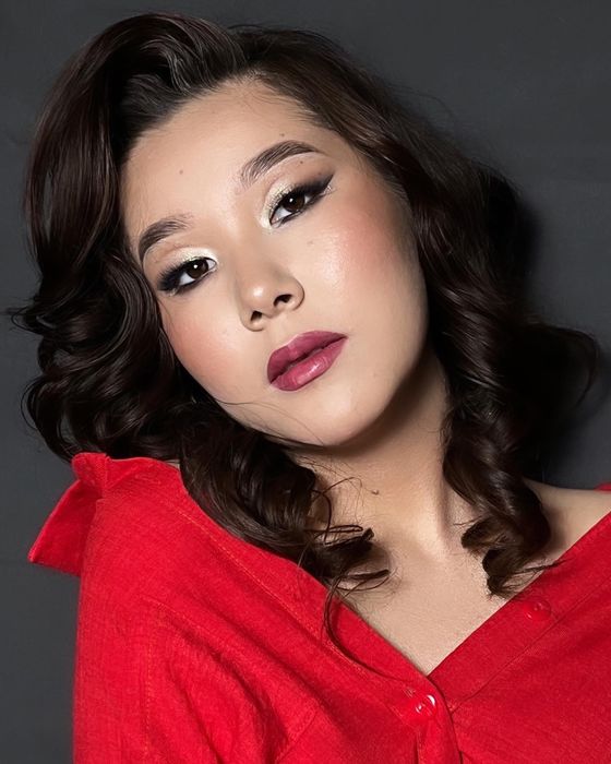 Макияж,прическа выезд есть