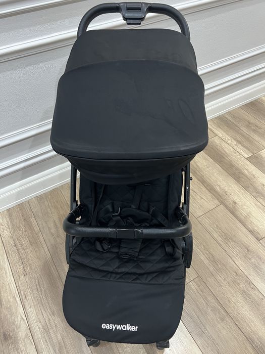 продам фирменную коляску easywalker