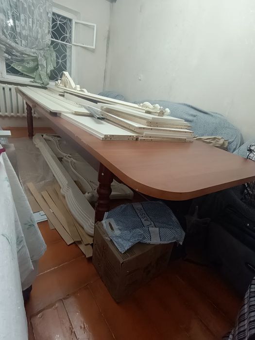 Продаю б/у стол и стулья