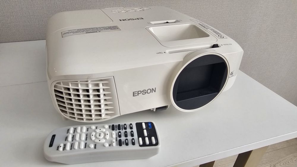 Мультимедийный проектор Epson 

TW5400.

Тип: Проектор для домашнег
