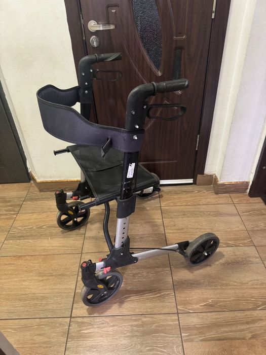 Cadru rulant din aluminiu cu frane si sezut (ca nou)