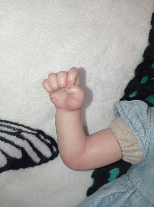 Vând păpușă realistica