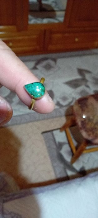 Сребърен медалист с монета, и стар пръстен с естествен камък.