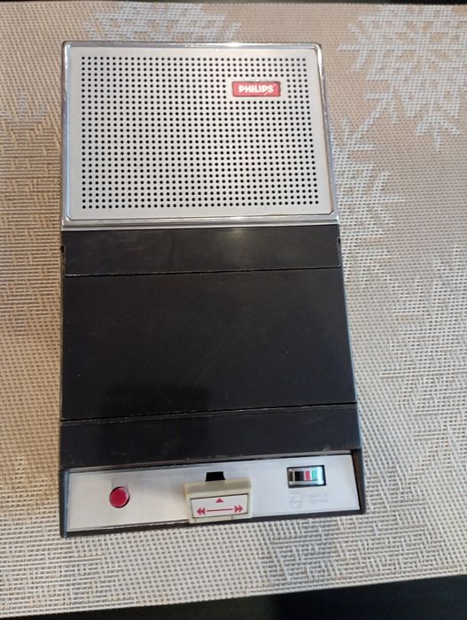 Vând reportofon Philips