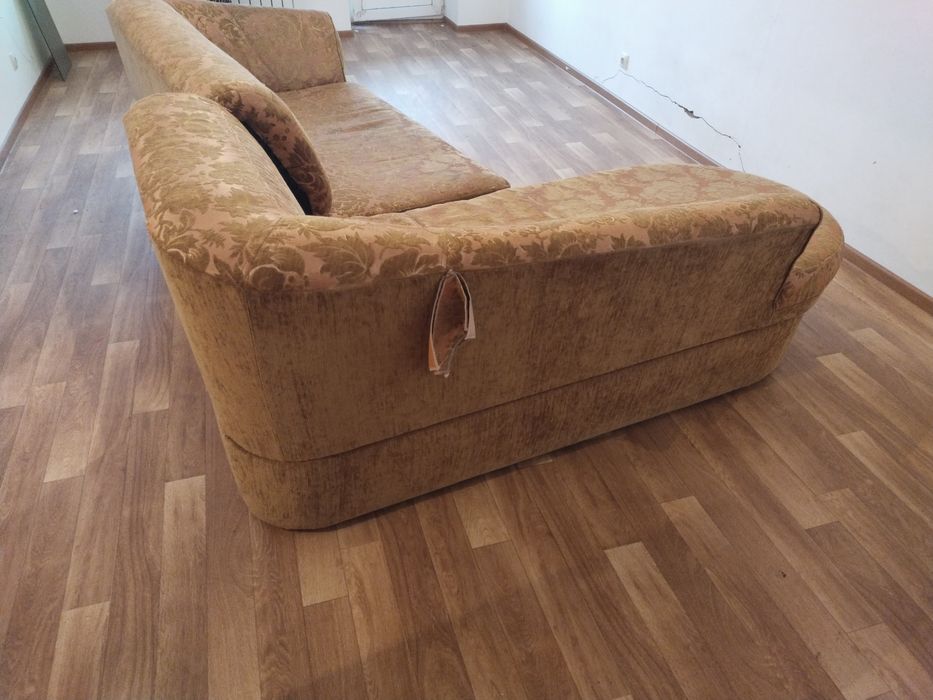 Отдам бесплатно угловой диван