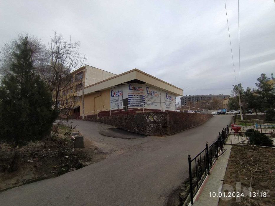 Продаётся коммерческое помещение с парковкой в Юнусабадском районе