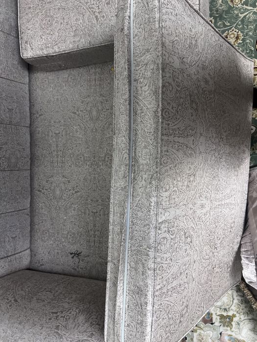 Диван 3 местный……..