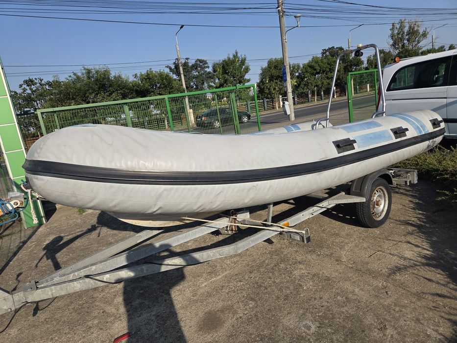 Vand barca și motor Yamaha 20 cai