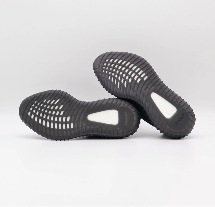 Adidasi Adidas Yeezy Boos 350 V2 Black - Summer Sales