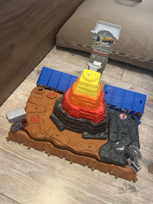 Hot wheels arena smash писта