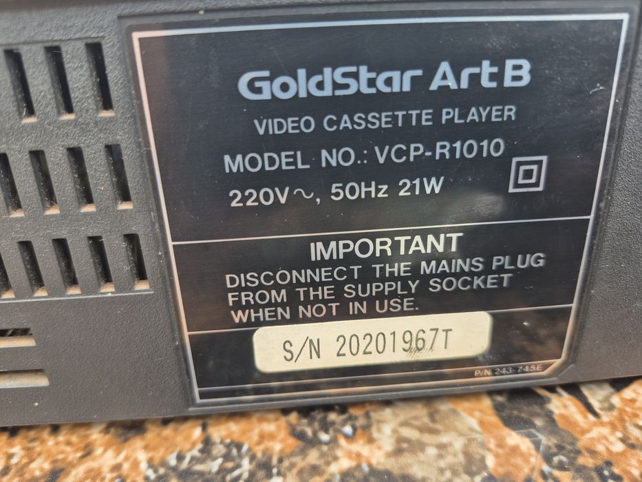 Vand video casette pleyer marca Gold Star Art B model VCP-R1010