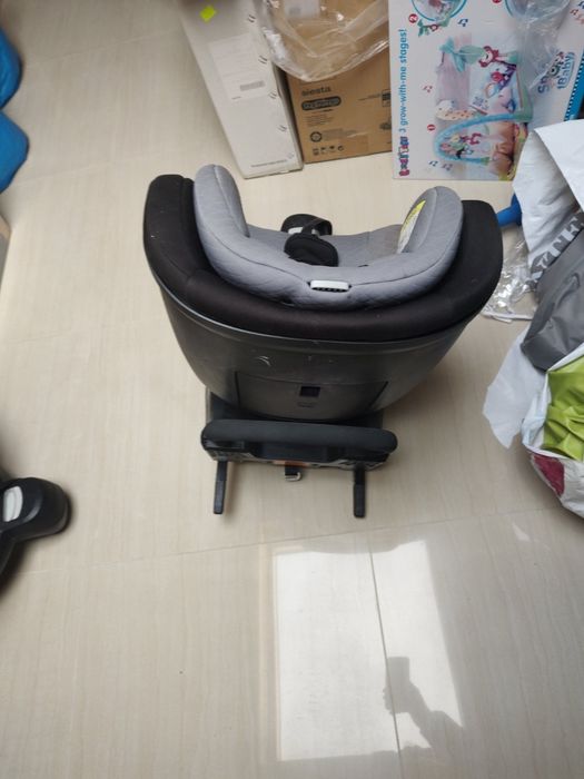 Продавам два броя столчета за автомобил.