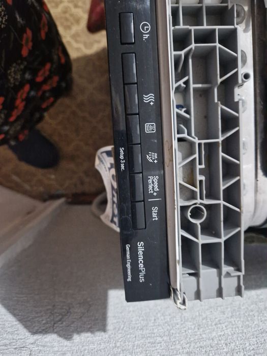 Посудомоечную машину BOSCH