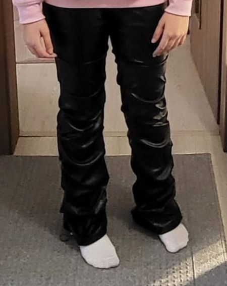 Vând pantaloni imitație de piele