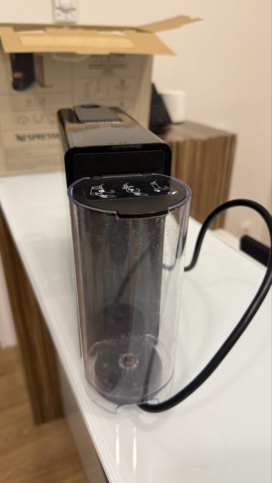 Кофемашинка Nespresso Essenza Mini