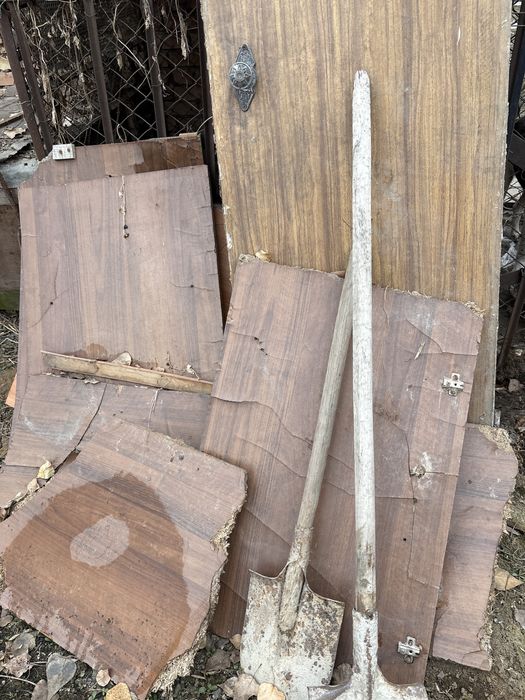 Ағаш отындыққа тегін берем