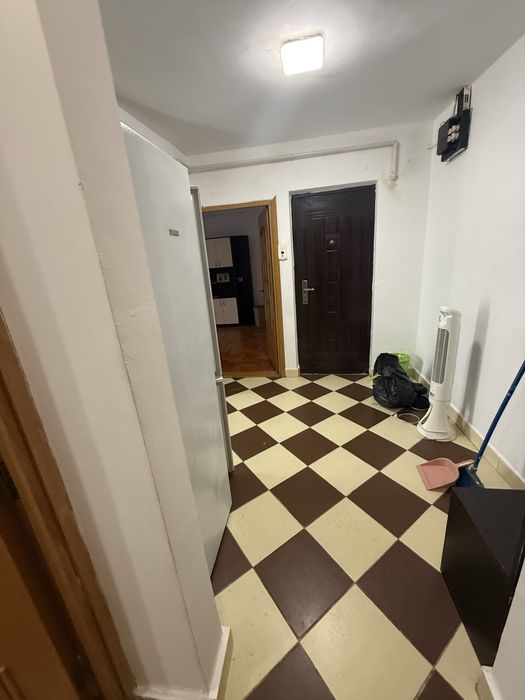 Închiriez apartament 2 camere, decomandat – Zonă ultracentrală (Liceul Pedagogic)