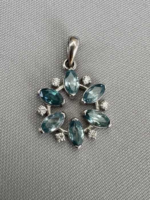 Pandantiv aur diamante acvamarin