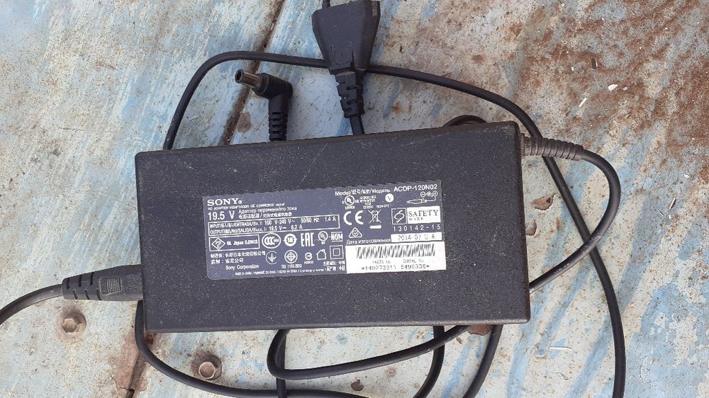 Блок питание на 19 вольт.