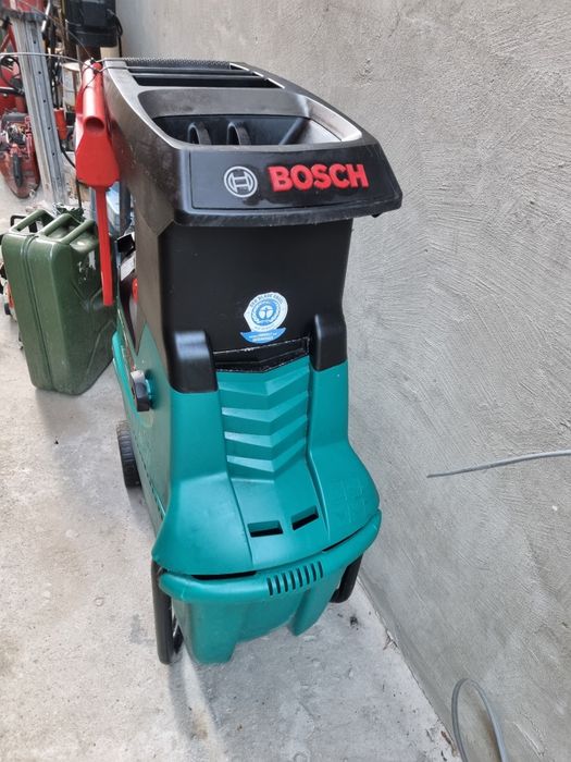 Tocator crengi,resturi vegetale Bosch AXT 25 D