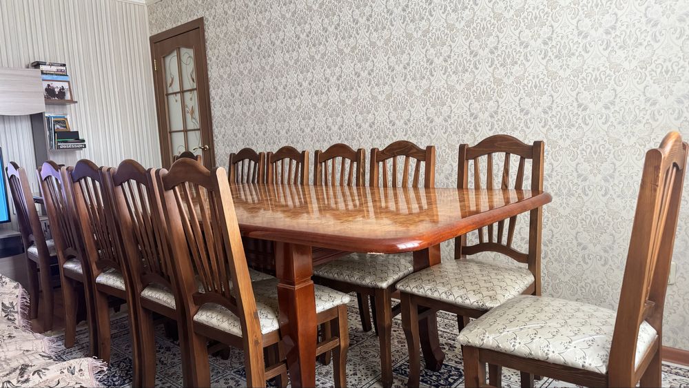 Стол и 12 стульев