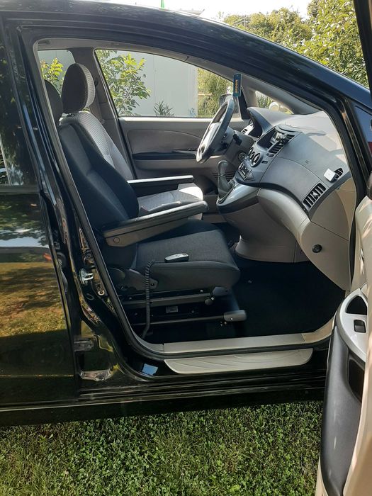 Специализиран автомобил за хора с намалена подвижност| Mitsubishi Grandis 2.4 бензин| ел. въртяща седалка BraunAbility Turny Low |подемник Autochair
