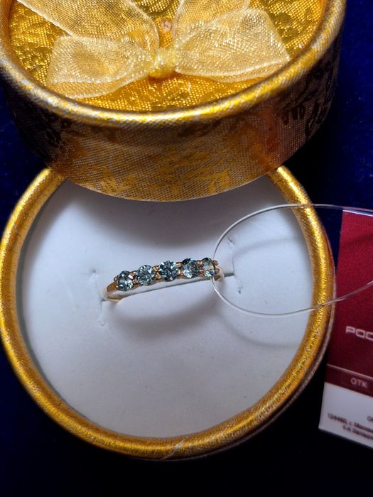 Новое золотое кольцо 17 размера, 1,1 грамм