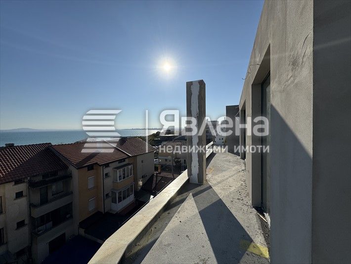 Просторен тристаен апартамент на 5-ти етаж с площ