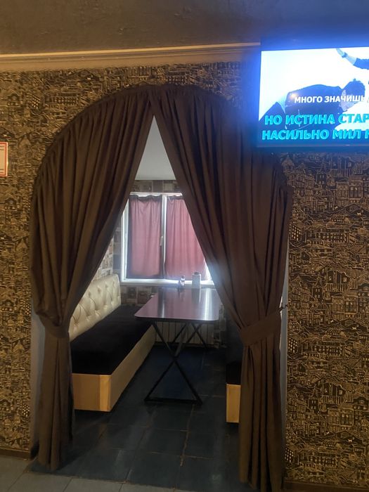 Кафе в центре города с летней площадкой