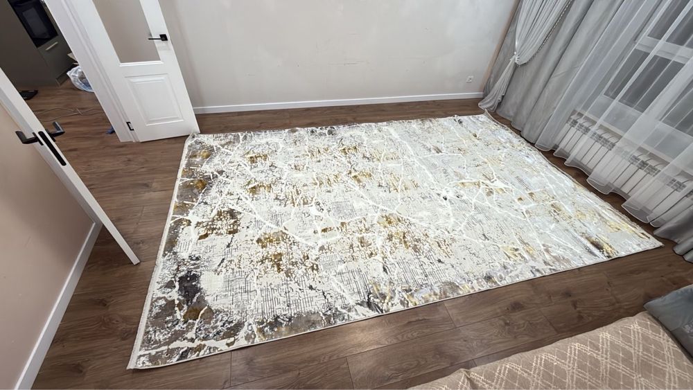 Кілем 2,5х4, новый, кіші болып қалды!