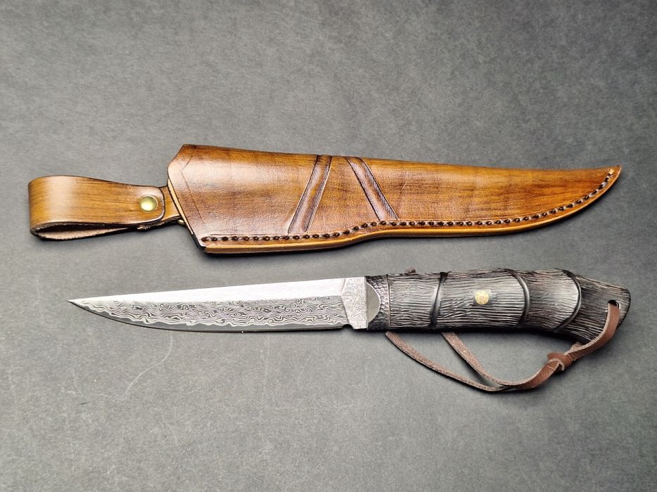 Ловен нож от дамаска стомана VG10 с кожена кания