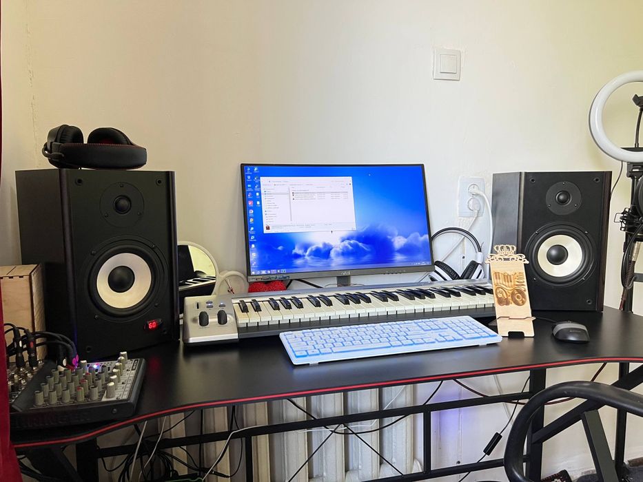 Tayyor Studio Sotiladi Srochna