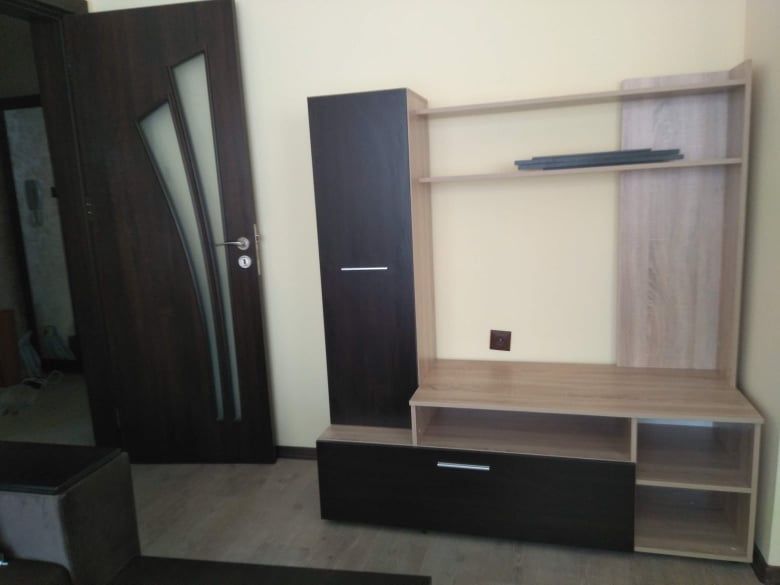 Дава се под наем Тристаен апартамент в Варна, Колхозен пазар - 110 кв.м за 612 € - Снимка #1