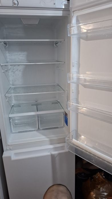 Холодильник indesit