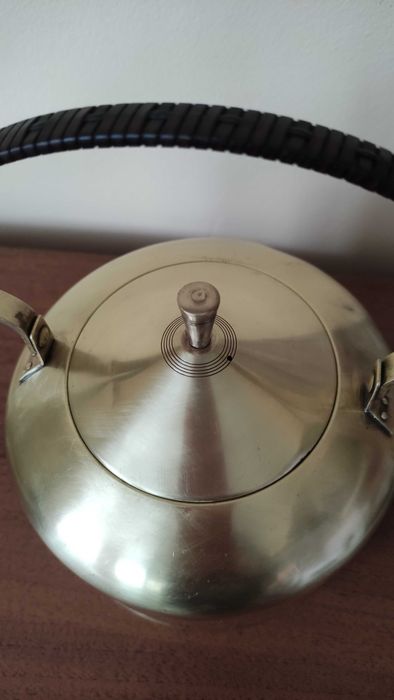 Старинен чайник от месинг- с подвижна дръжка