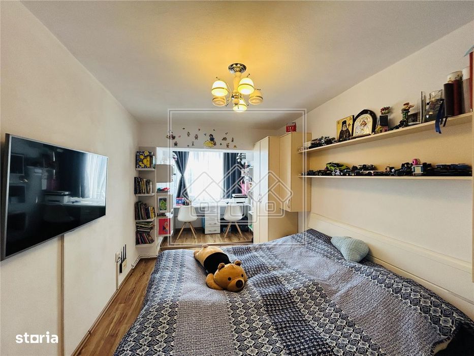 Ap cu 3 camere, 2 bai, etaj 47 - Zona Turnisor