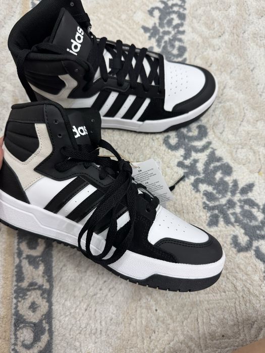 Adidas кроссовки новые