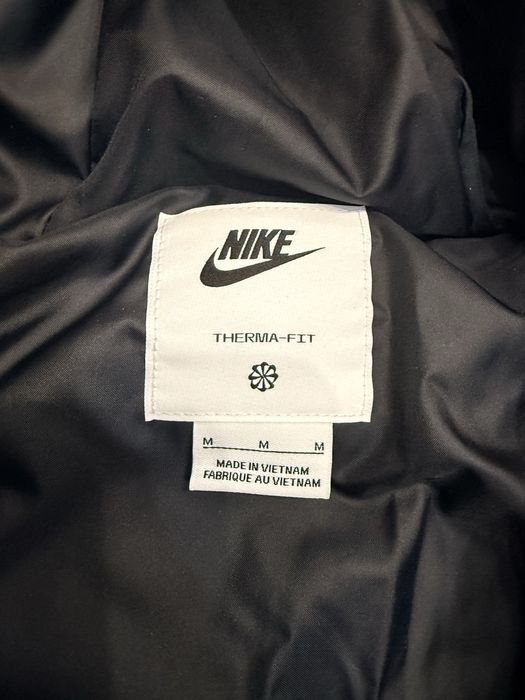 Чисто ново яке Nike