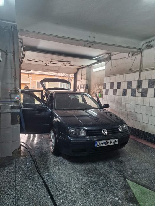 Vând  sau schimb golf4